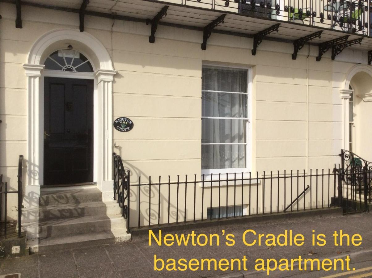 Newton'S Cradle Apartamento Tenby Exterior foto